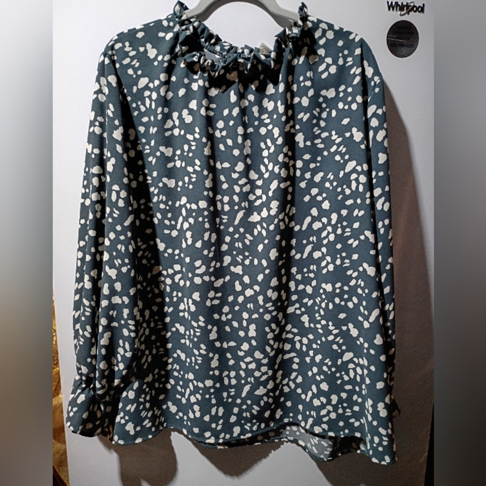 Perfect Peach Stylish Women's Blue and White Top